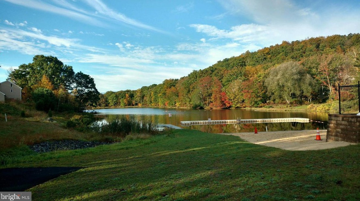 4219 Winchester Way, Bushkill PA  18324-6919 exterior