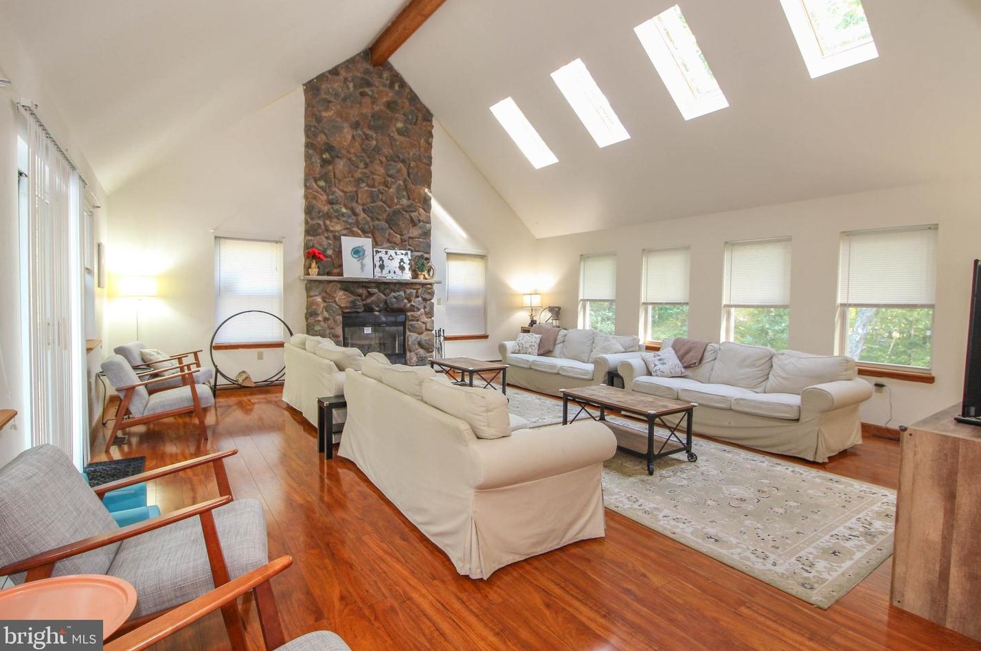 4219 Winchester Way, Bushkill PA  18324-6919 exterior