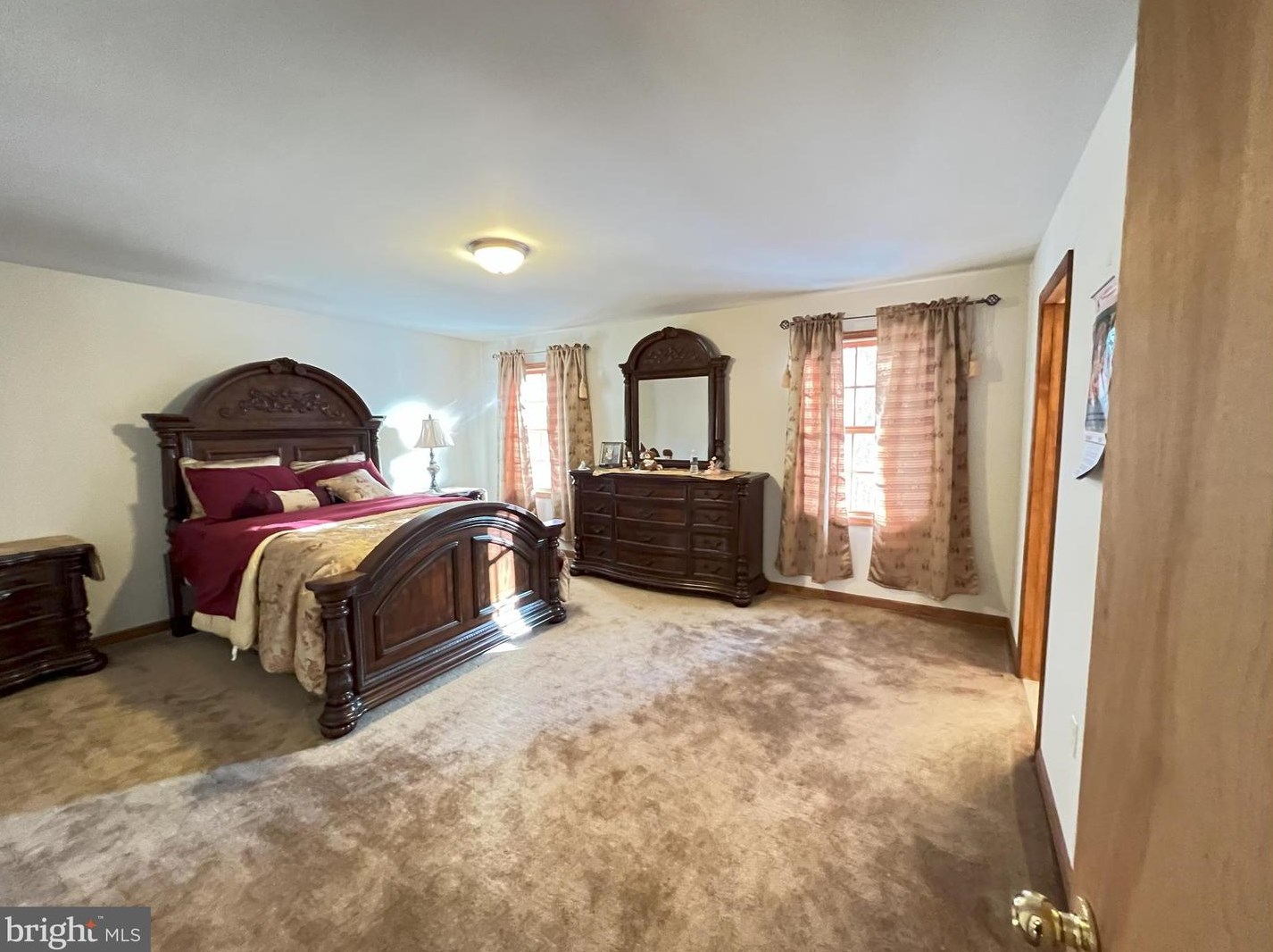 606 Mallard Ln, Bushkill PA 18324-8240 exterior