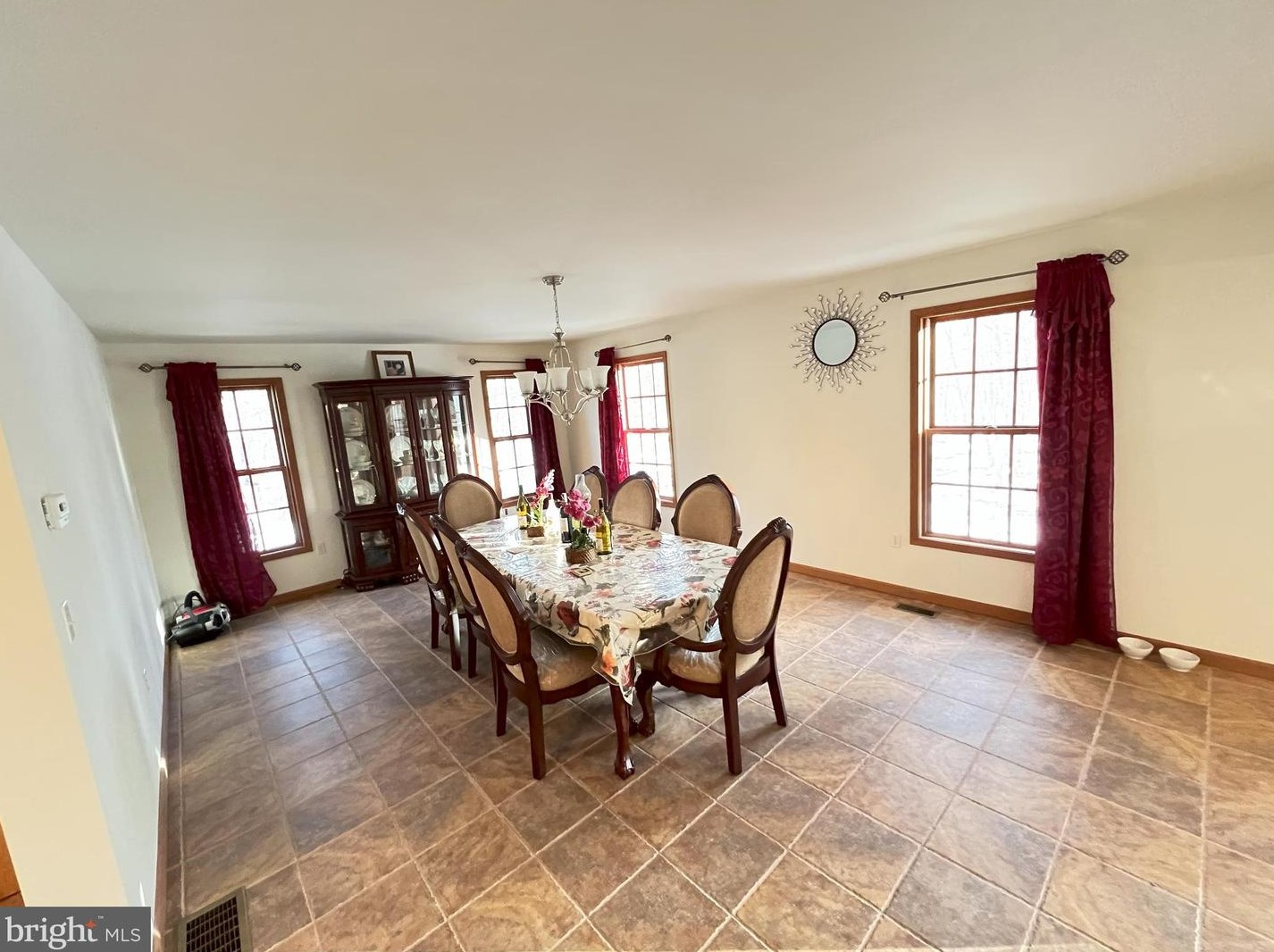 606 Mallard Ln, Bushkill PA 18324-8240 exterior