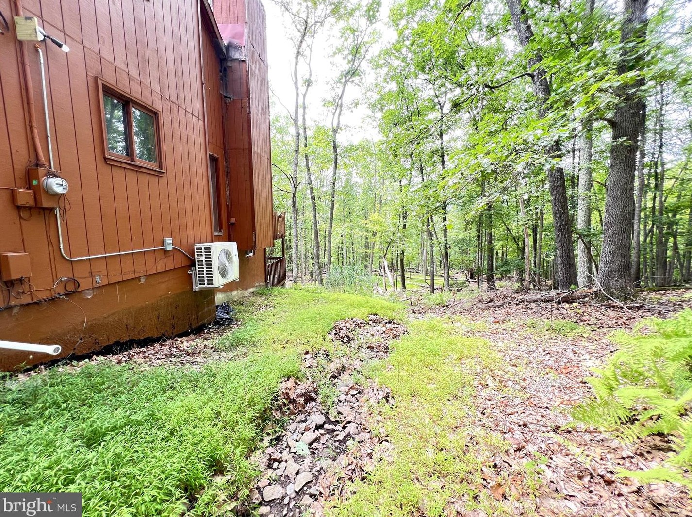 2152 Glasgow Dr, Bushkill PA  18324-8051 exterior