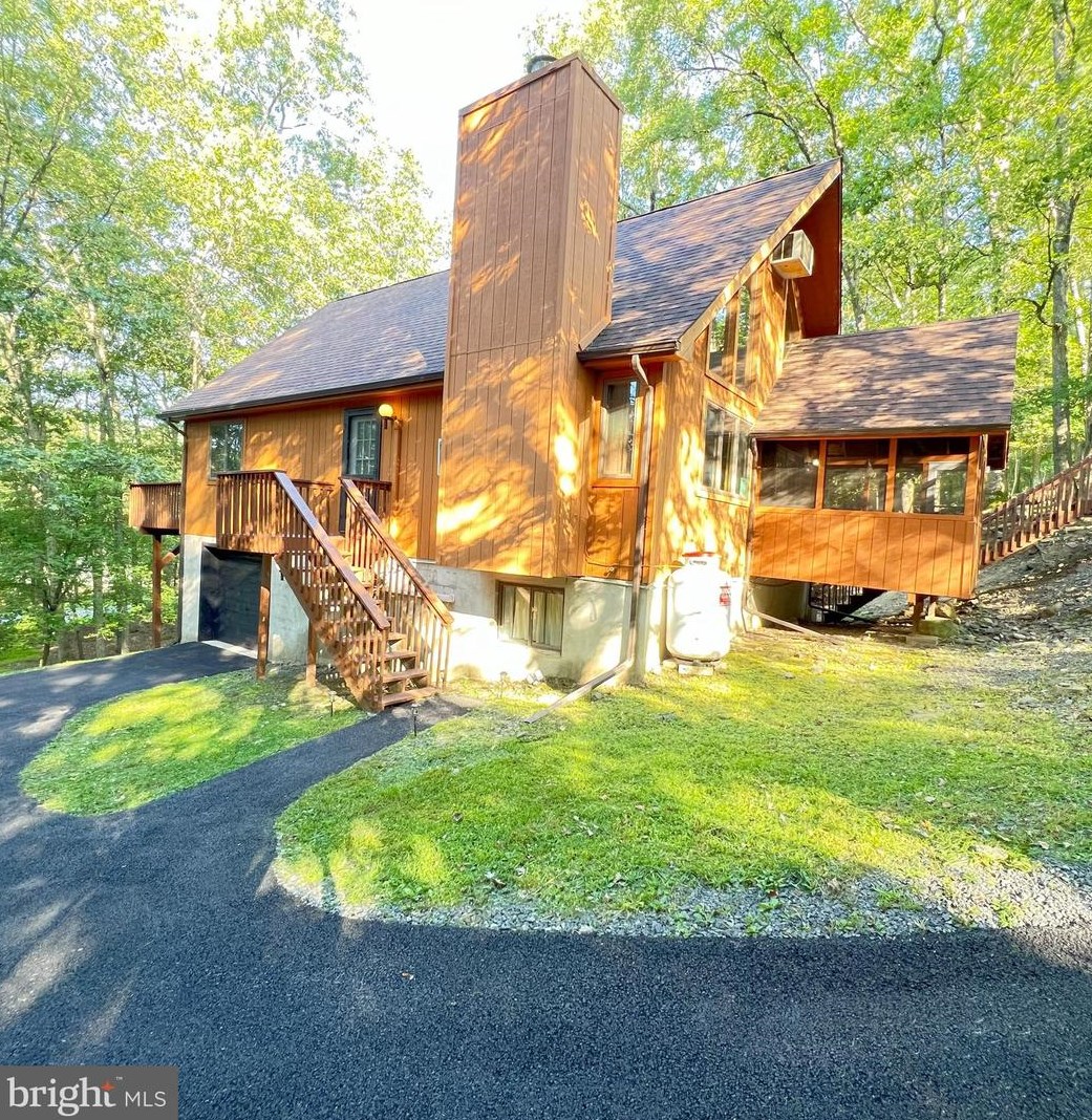 353 Brentwood Dr, Bushkill, PA 18324