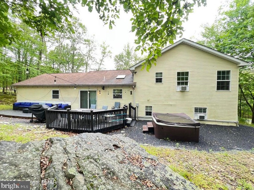 108 Dorchester Dr, Bushkill, PA 18324