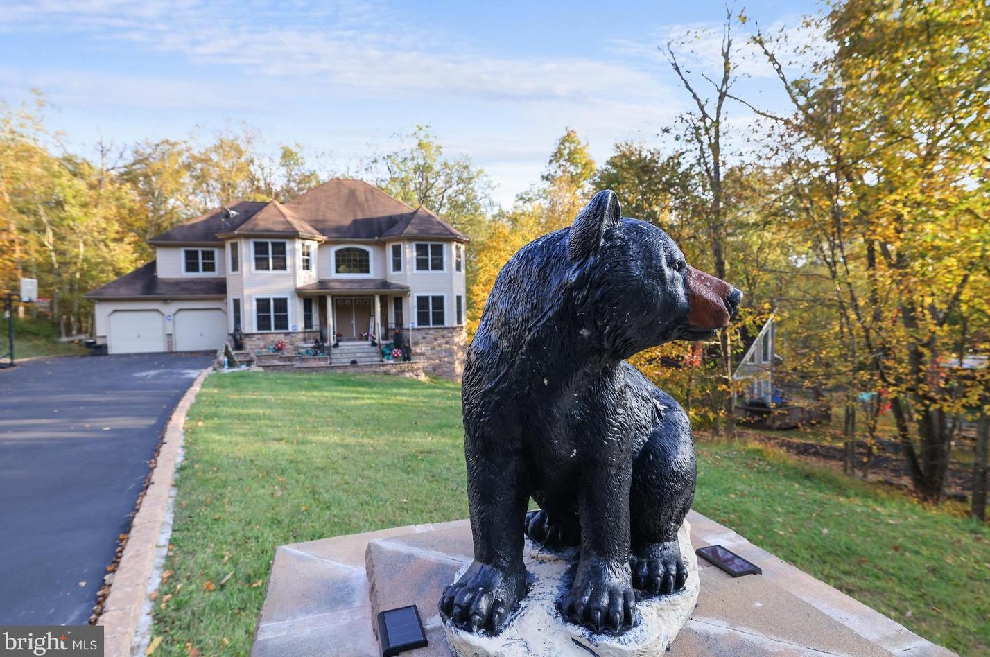 131 Canterbury Rd, Bushkill, PA 18324