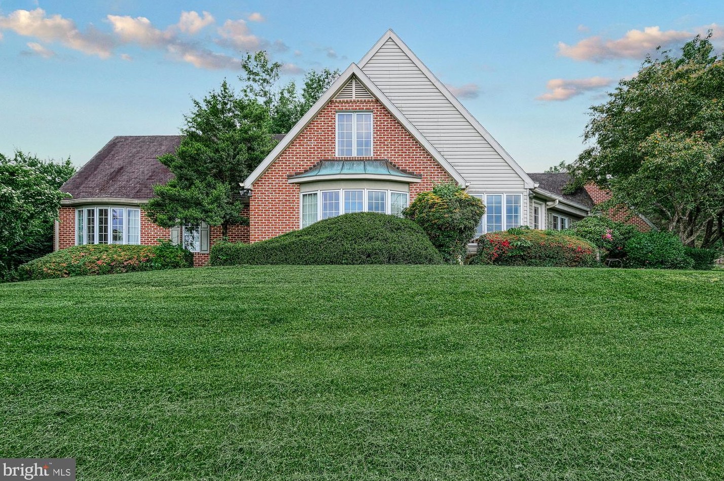 401 Schoolhouse Rd, Duncannon, PA 17020