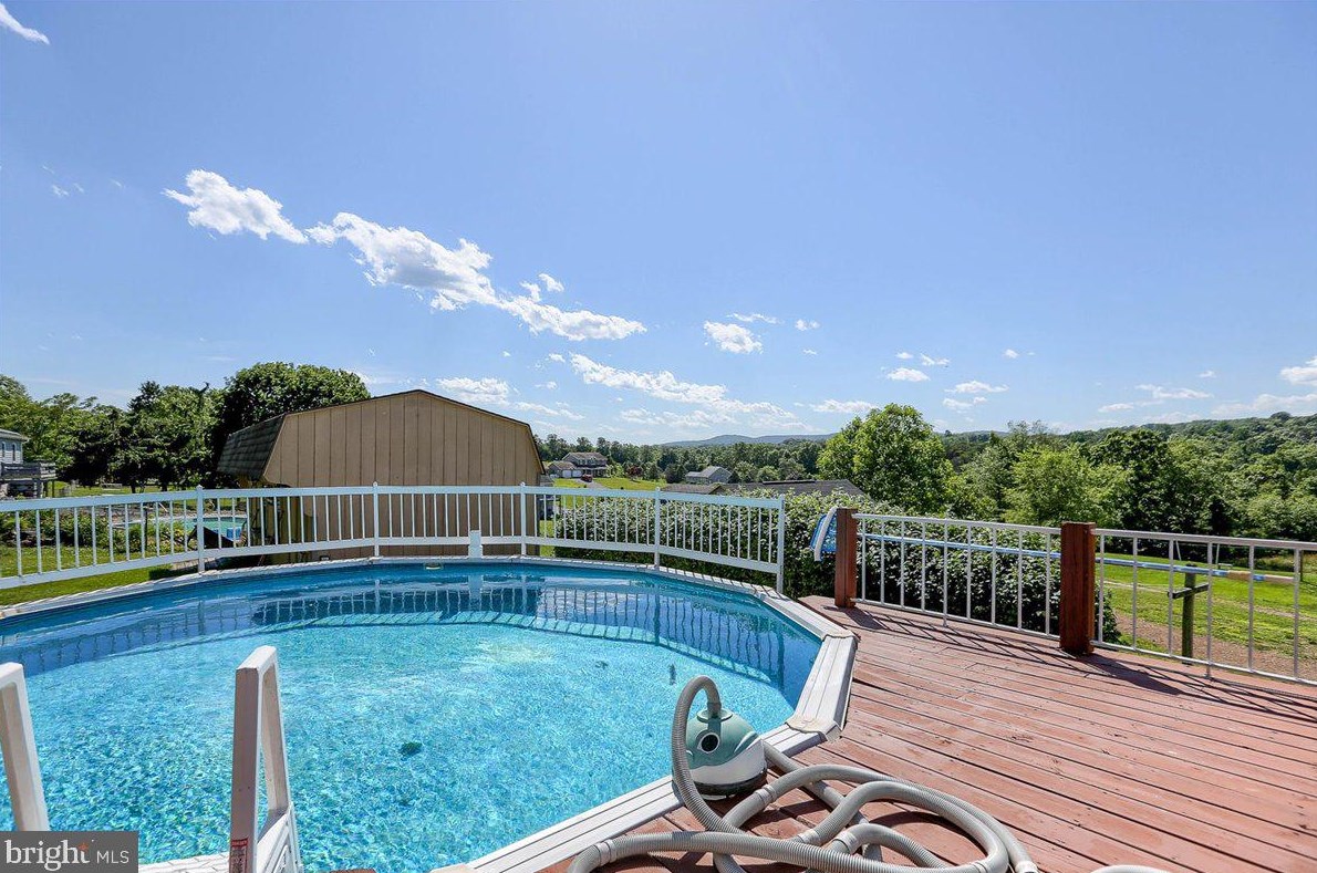 15 Mcnaughton Dr, Duncannon, PA 17020