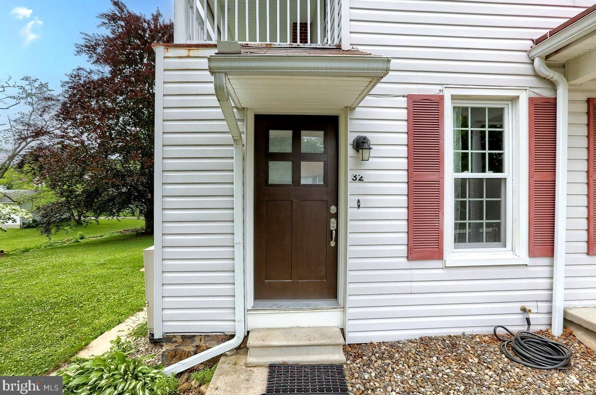 32 W Mcclure St, Paradise Park, PA 17068