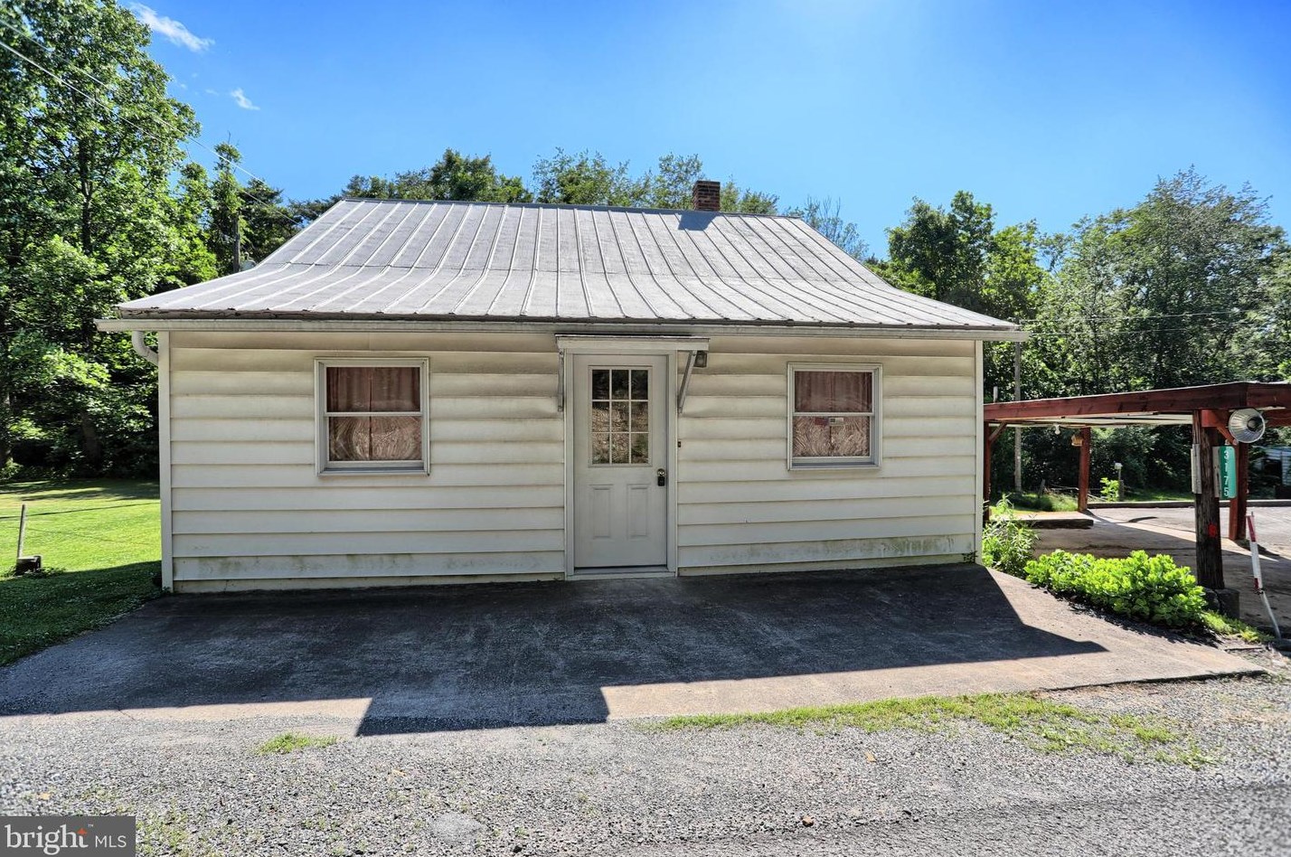 3175 Newport Rd, Wila, PA 17074-7669