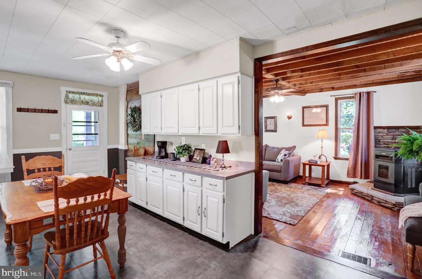 20 Pine Hill Rd, Landisburg, PA 17040-9216