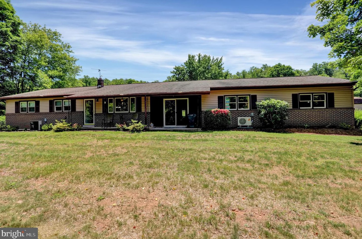 17 Emerald Ln, Landisburg, PA 17040-8059
