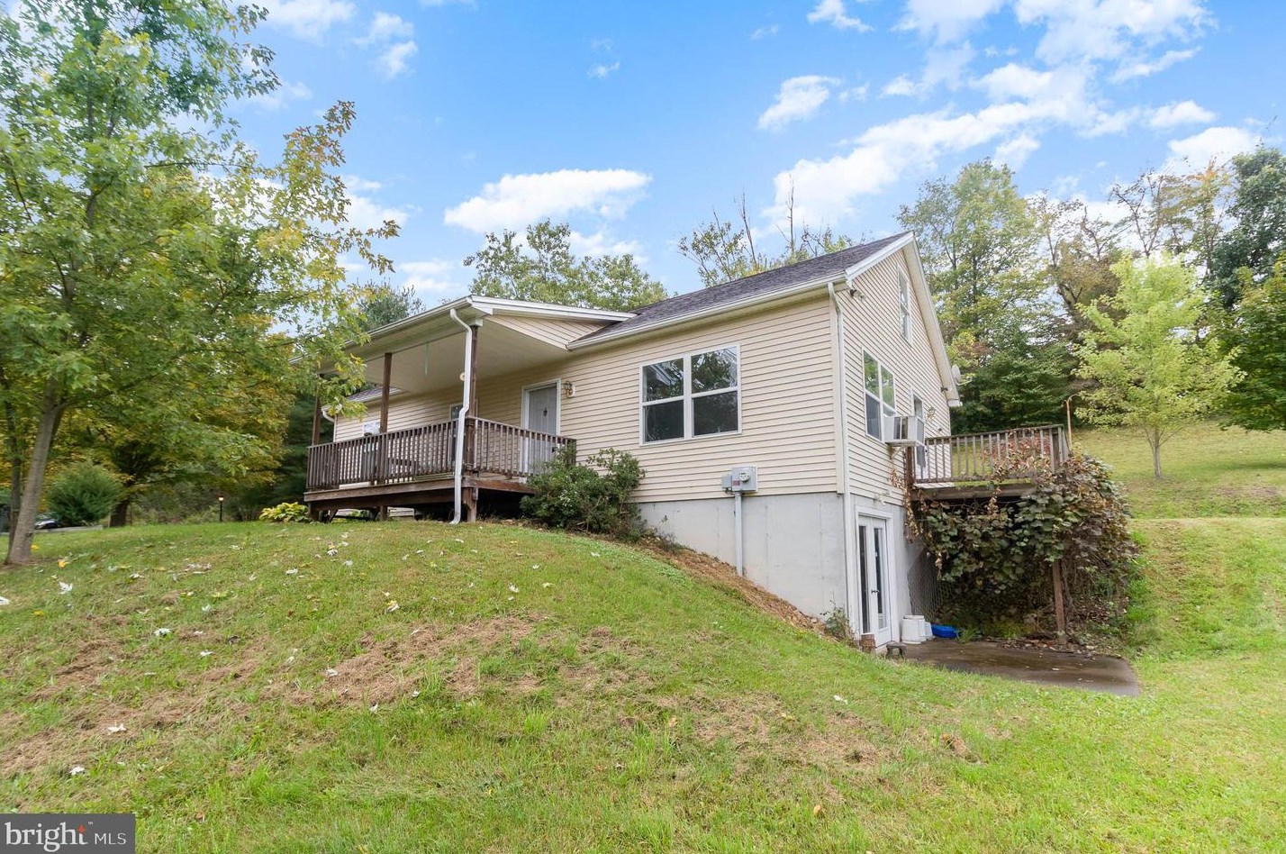 3 Thomas Ln, Northeast Madison, PA 17047-9421