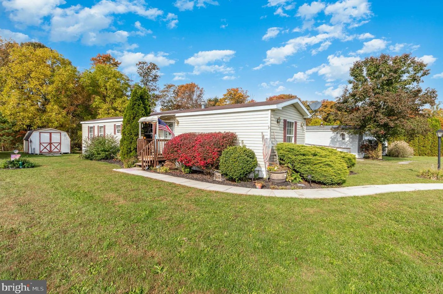 23 Meadowview Dr, Paradise Park, PA 17068-9772