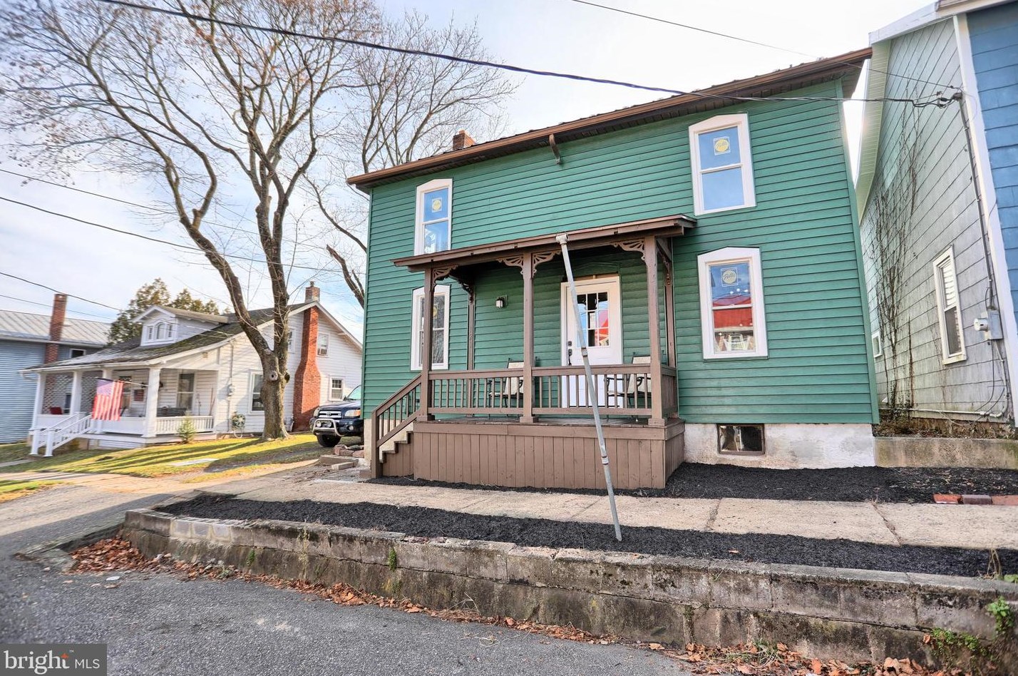 121 W Mcclure St, Paradise Park, PA 17068