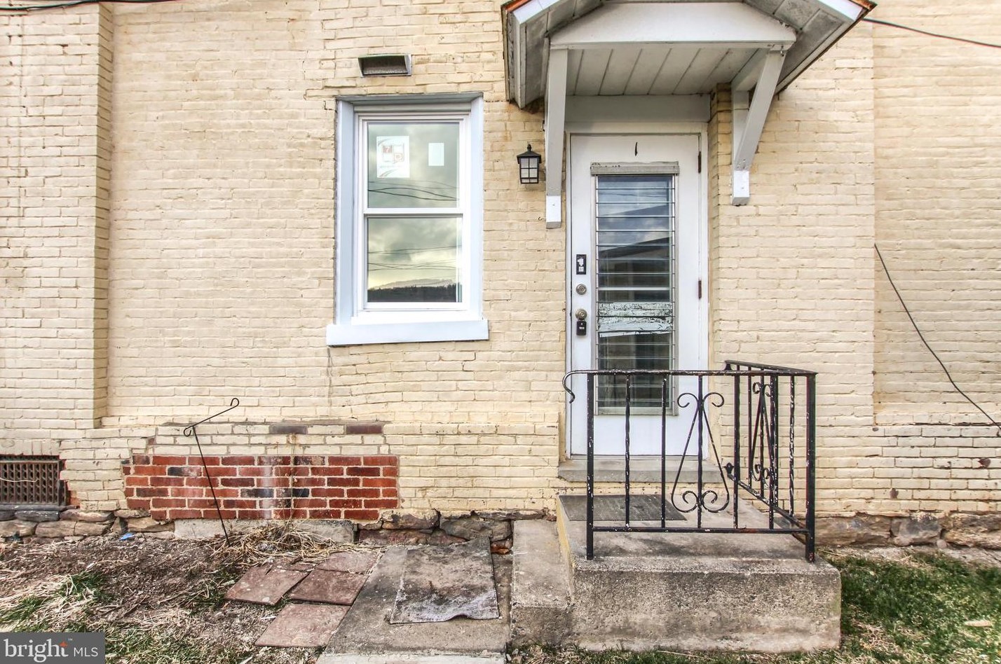 104 S Front St, Mount Patrick, PA 17045