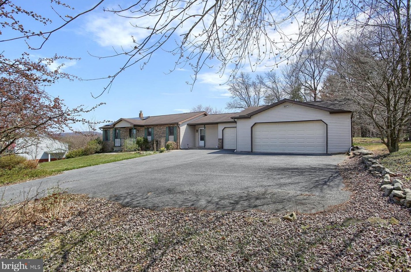 62 Tapeworm Rd, Paradise Park, PA 17068