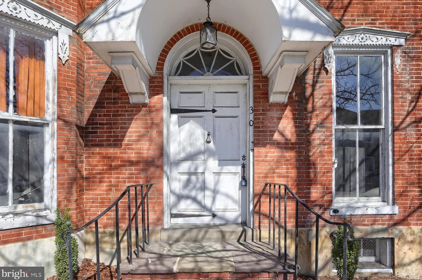 30 E Main St, Paradise Park, PA 17068
