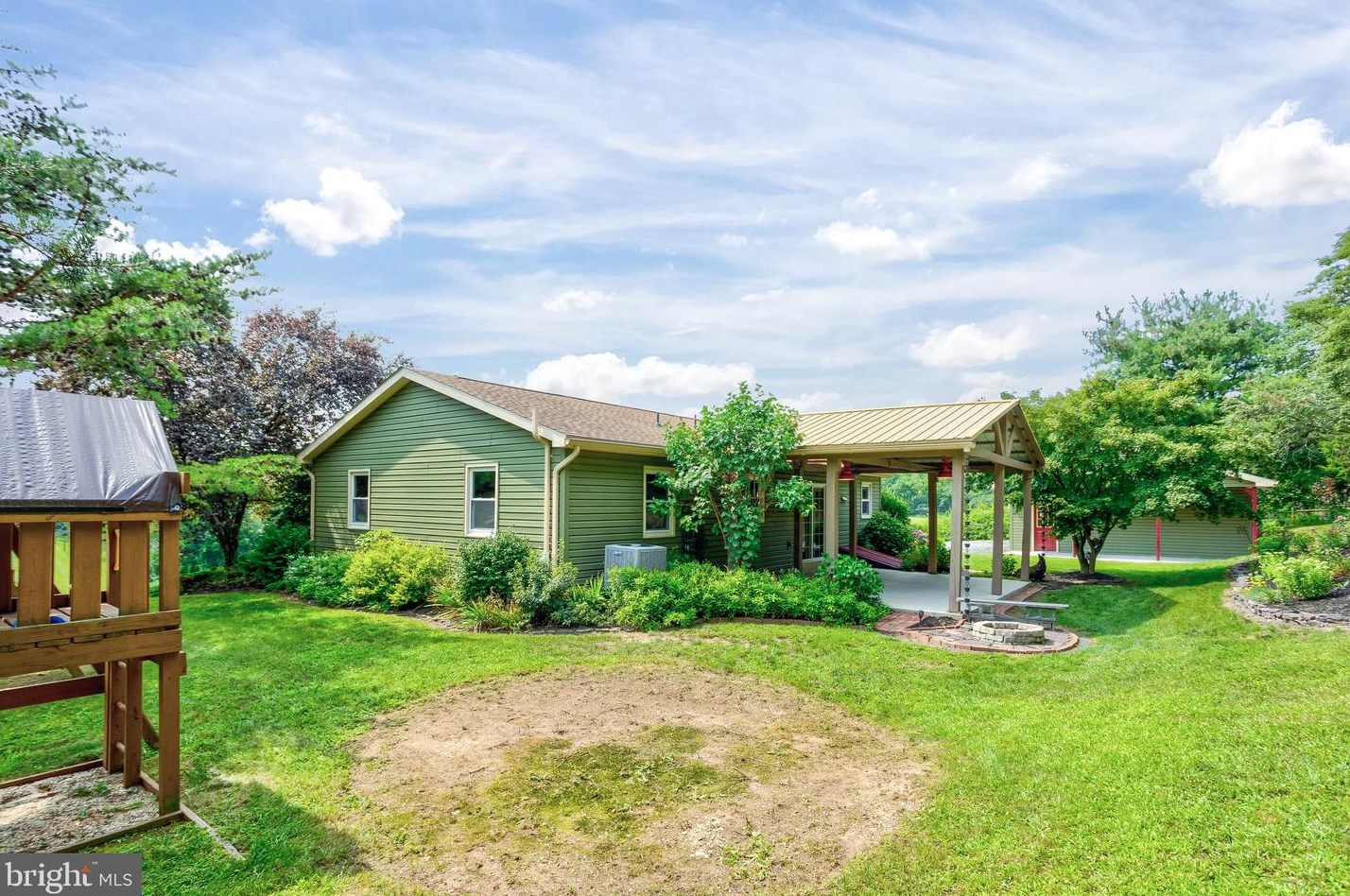 17 Shepherds Ln, Paradise Park, PA 17068