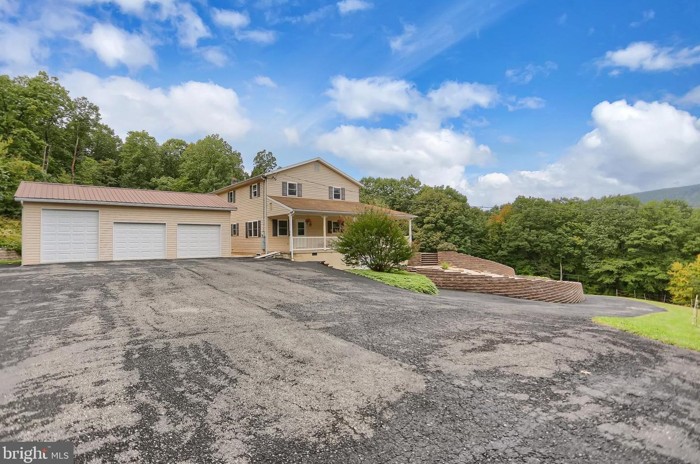 581 Cherry Valley Rd, Eshcol, PA 17062