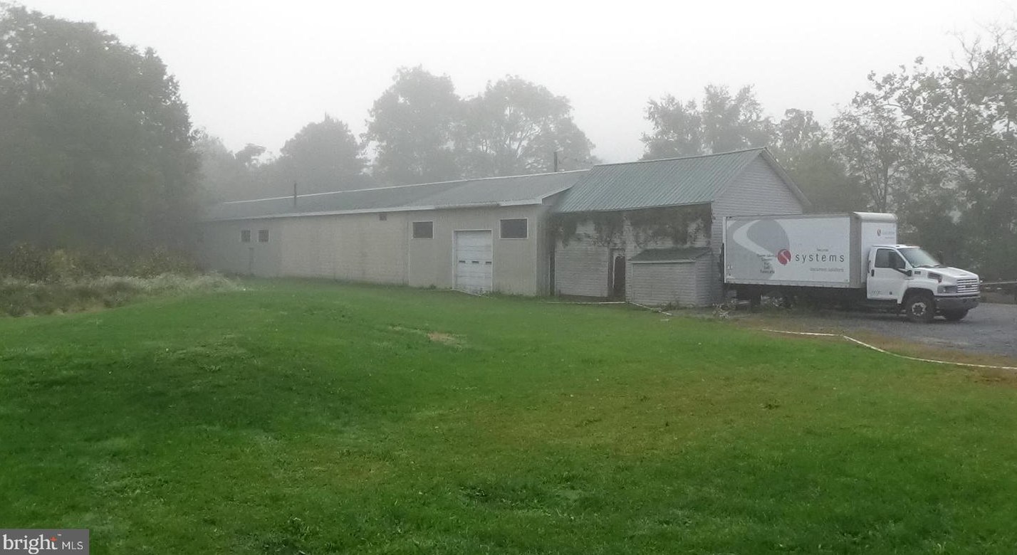 29 Creek Rd, Eshcol, PA 17062