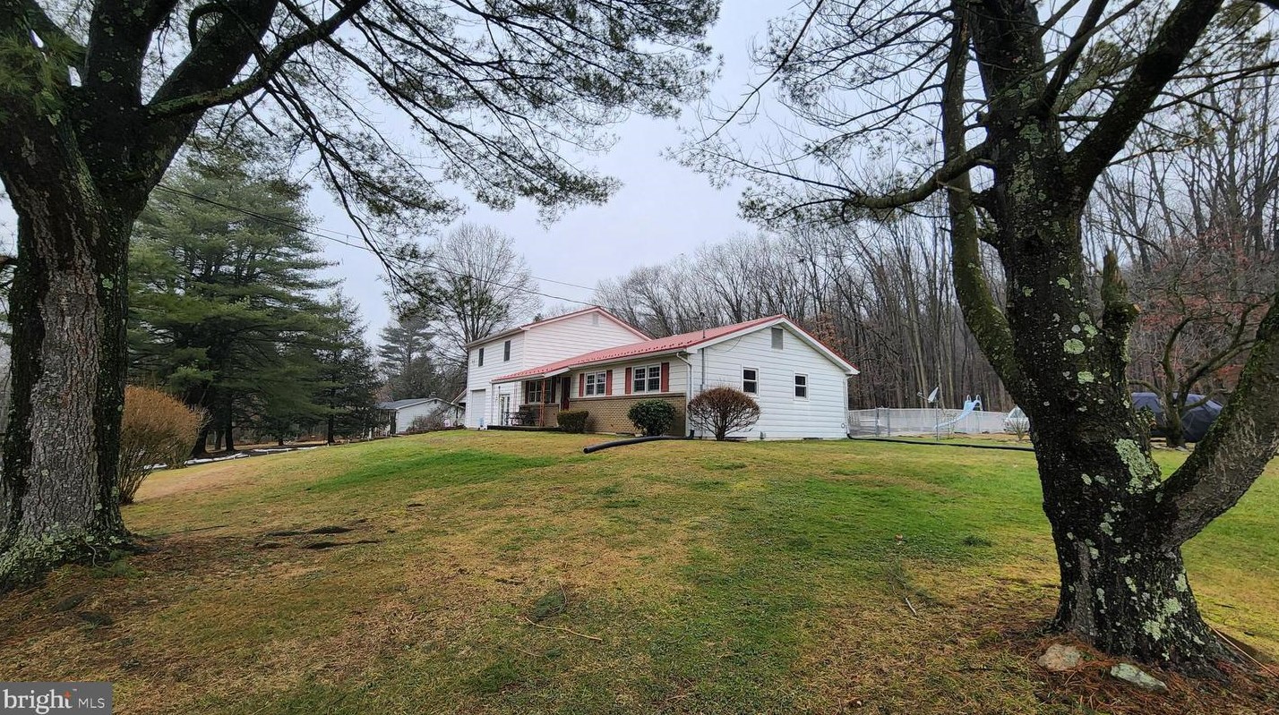 67 Fishing Rod Rd, Mount Patrick, PA 17045