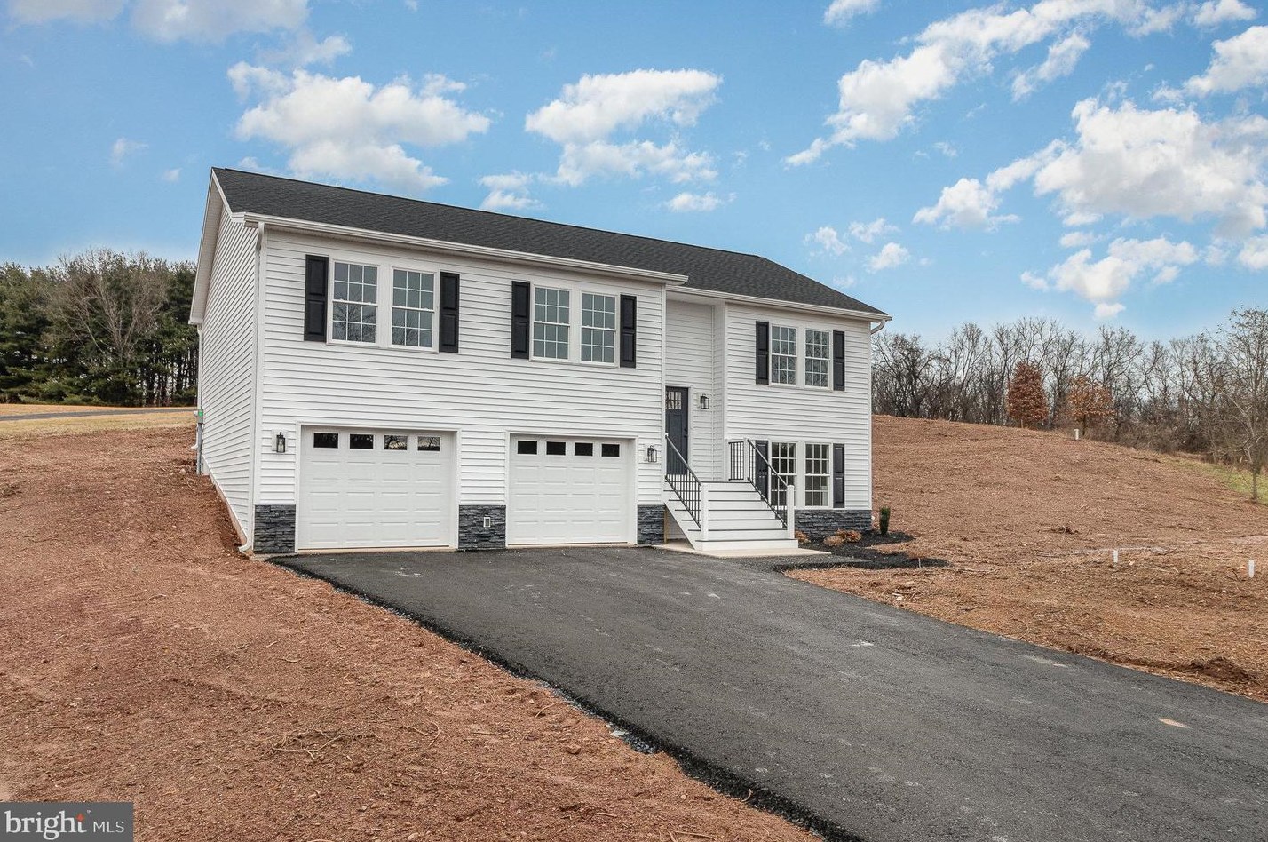 100 River Mist Blvd, Duncannon, PA 17020