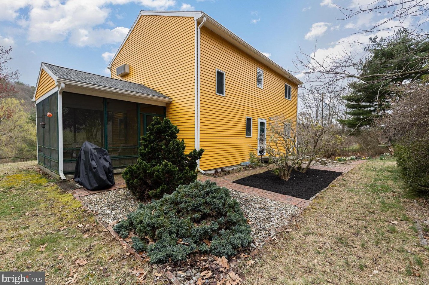 535 Sandy Hollow Rd, Paradise Park PA  17068-9207 exterior