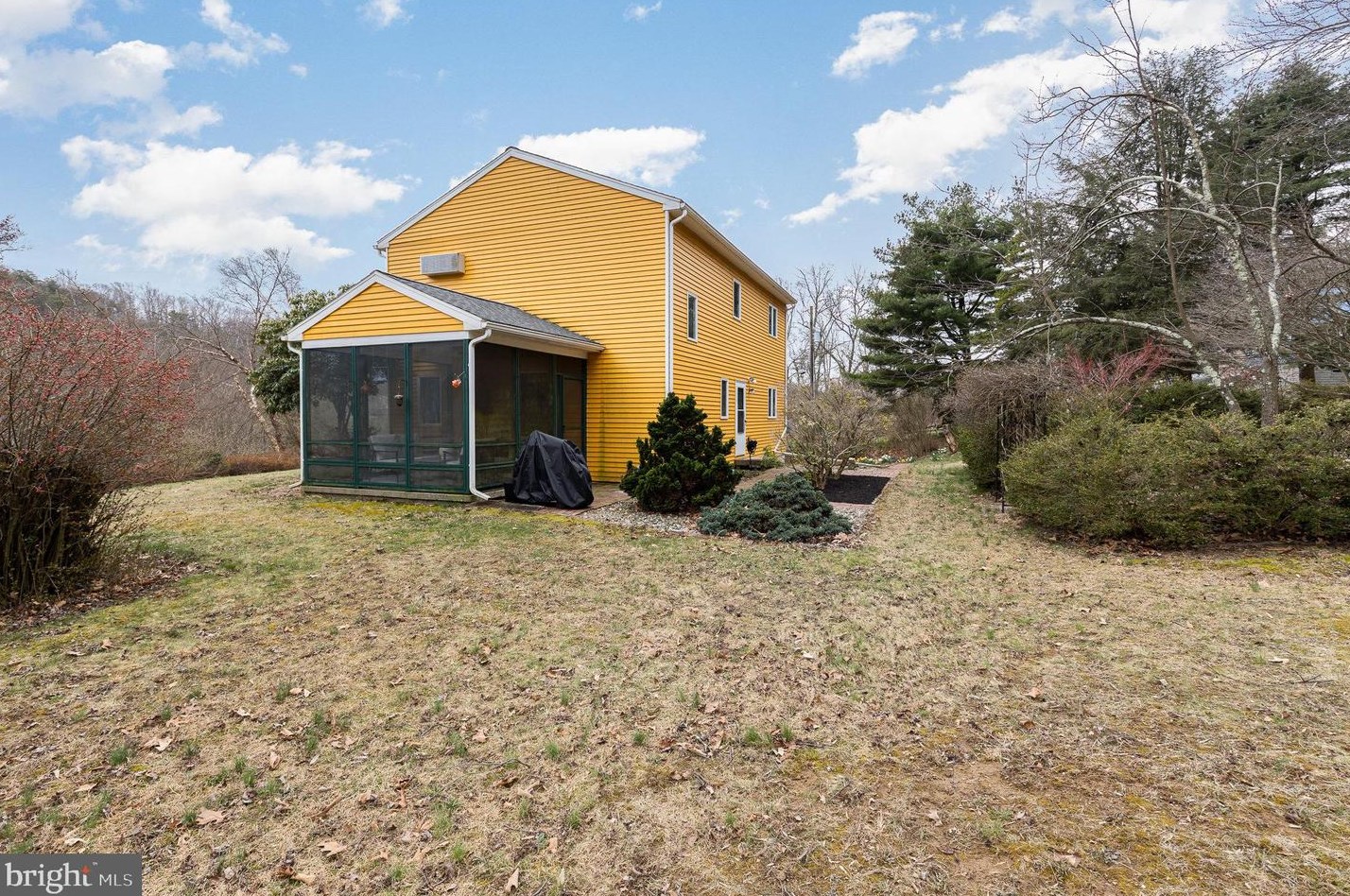 535 Sandy Hollow Rd, Paradise Park PA  17068-9207 exterior