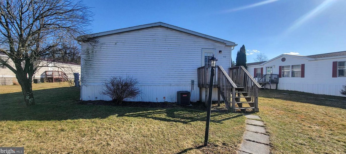 60 Meadowview Dr, Paradise Park, PA 17068