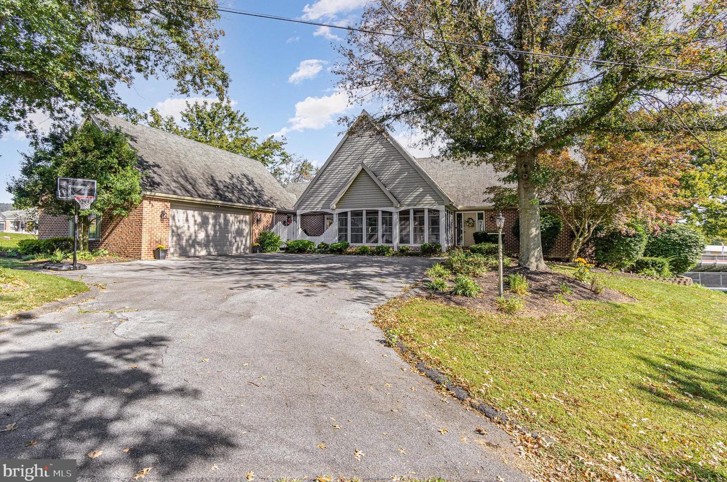 401 Schoolhouse Rd, Duncannon, PA 17020