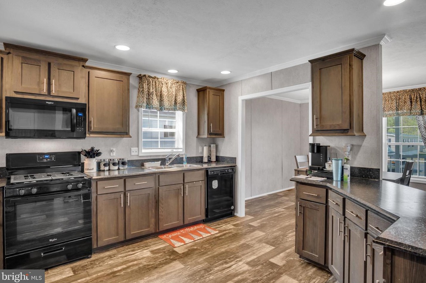 34 Meadowview Dr, Paradise Park, PA 17068-9771