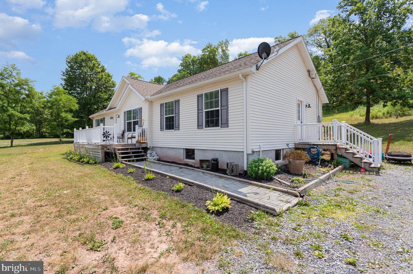 7 Kristin Dr, Landisburg, PA 17040