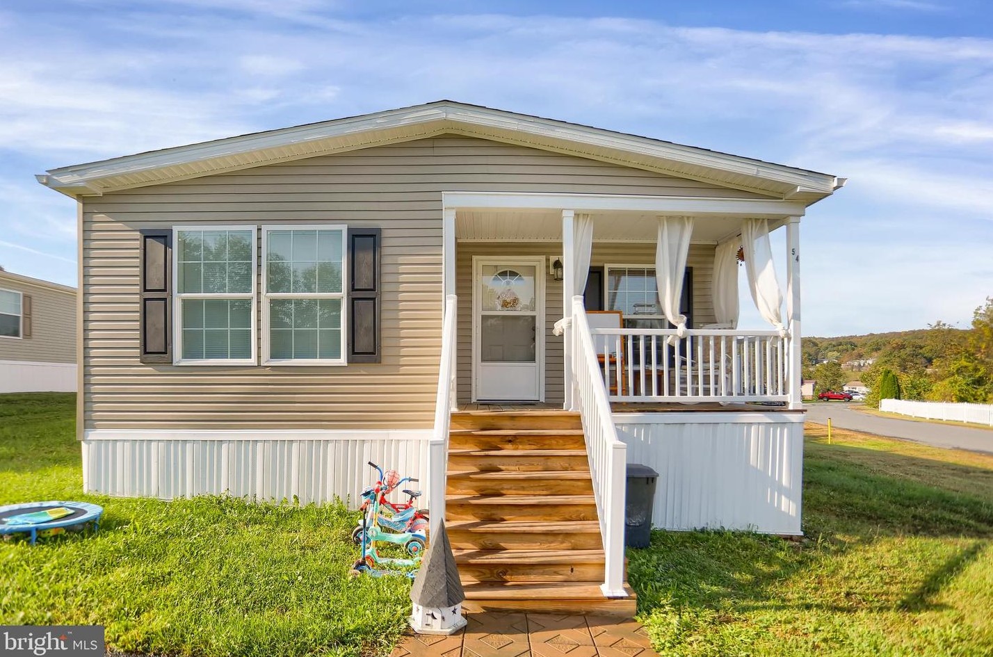 54 Meadowview Dr, Paradise Park, PA 17068