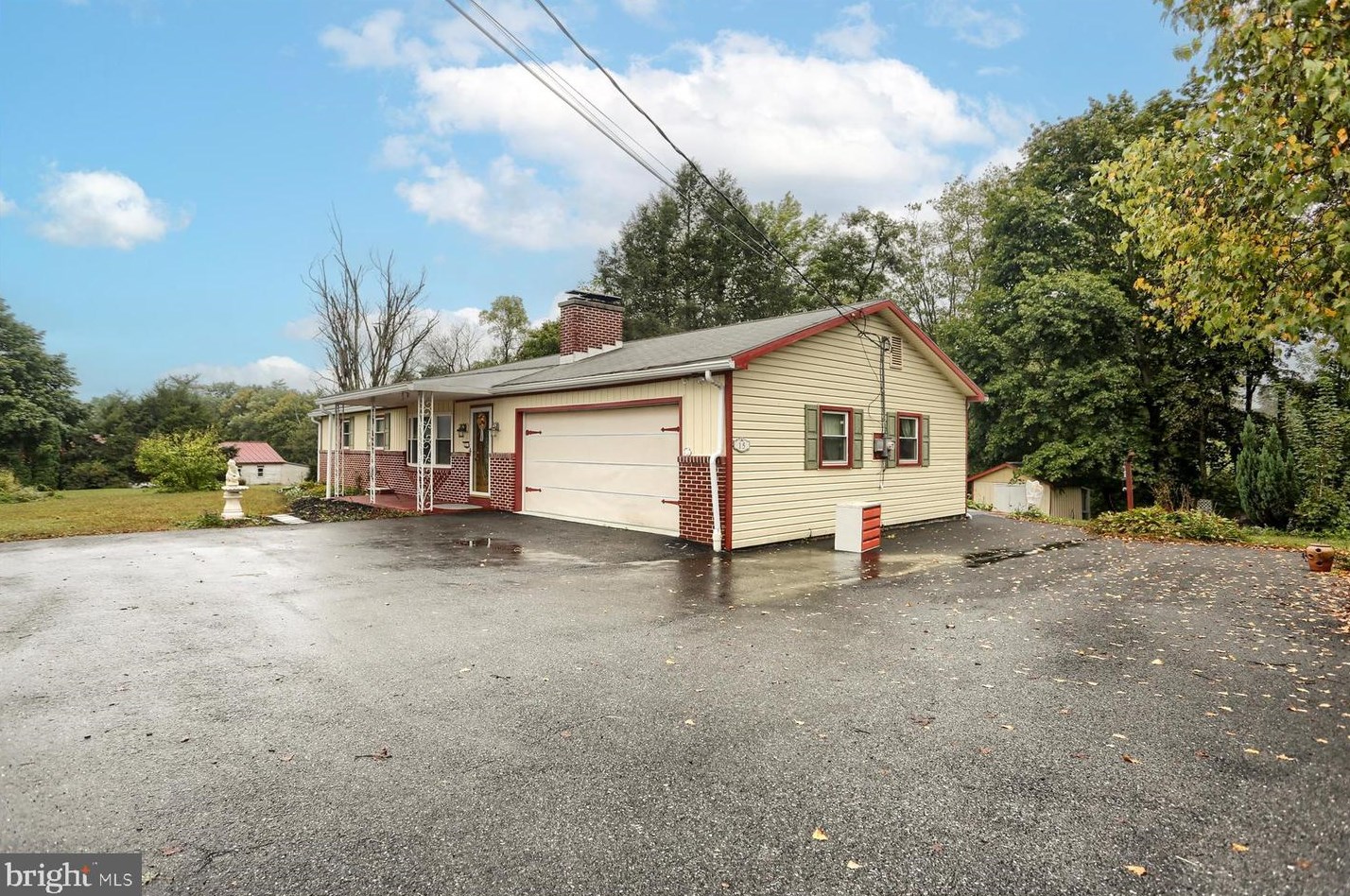 15 Hickory Dr, Duncannon, PA 17020