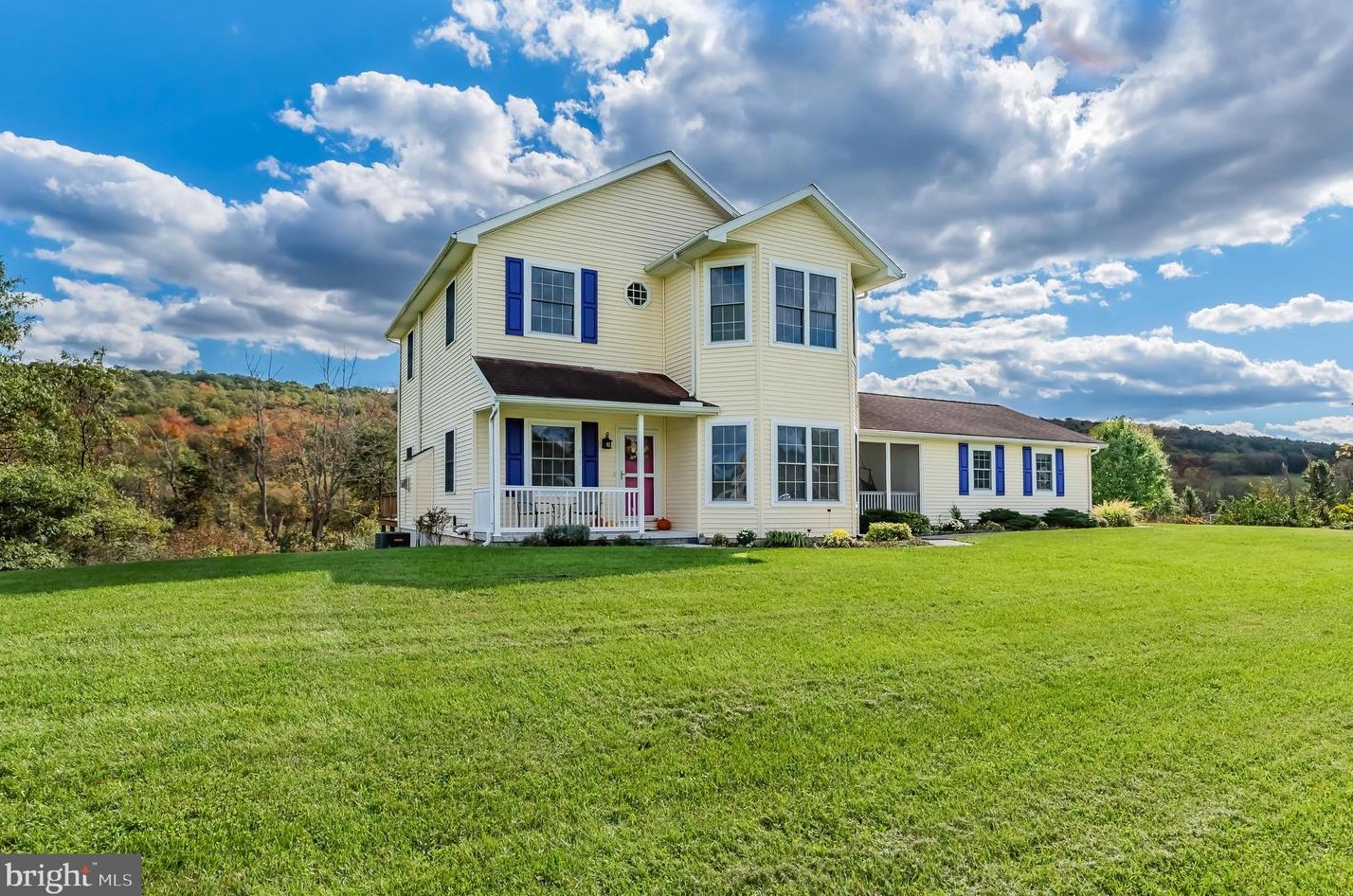 311 Lakeside Dr, Paradise Park, PA 17068