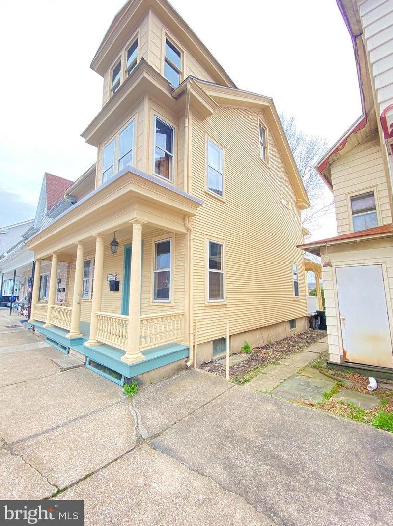 212 E Market St, Molino, PA 17961