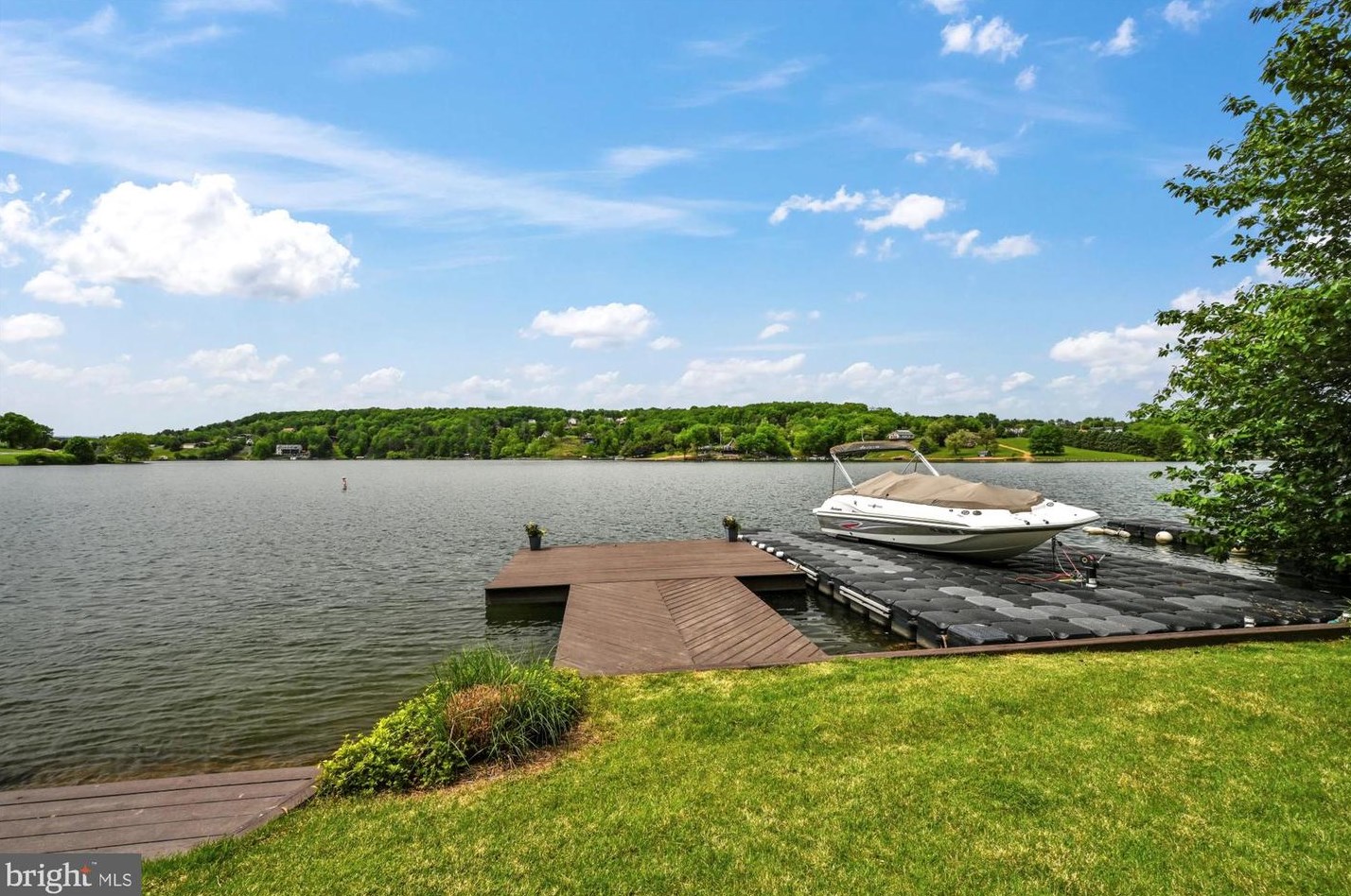 2620 Wynonah Dr, Brommerstown PA  exterior