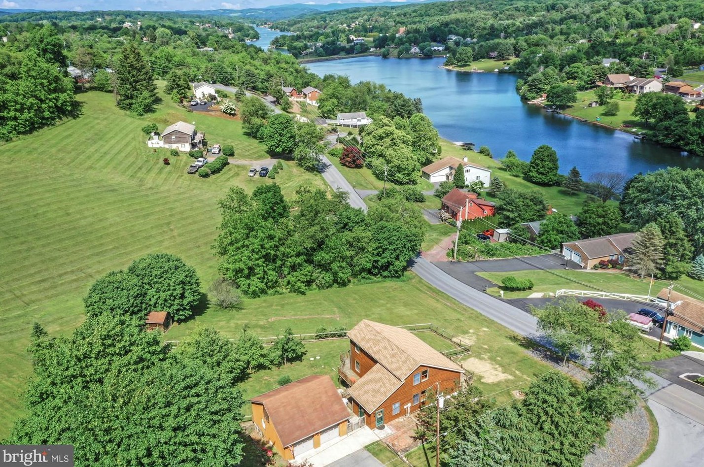 970 Wynonah Dr, Brommerstown, PA