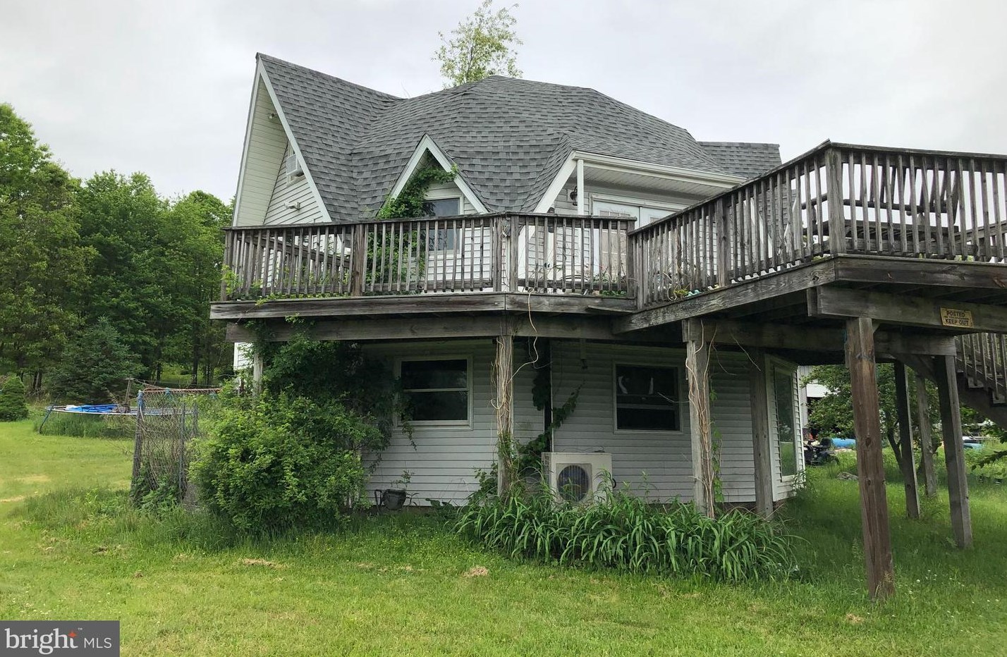 71 Stonehedge Ln, Hometown, PA 18252-5639