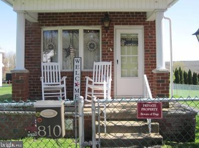 810 Pine St, Frackville, PA 17931-1015