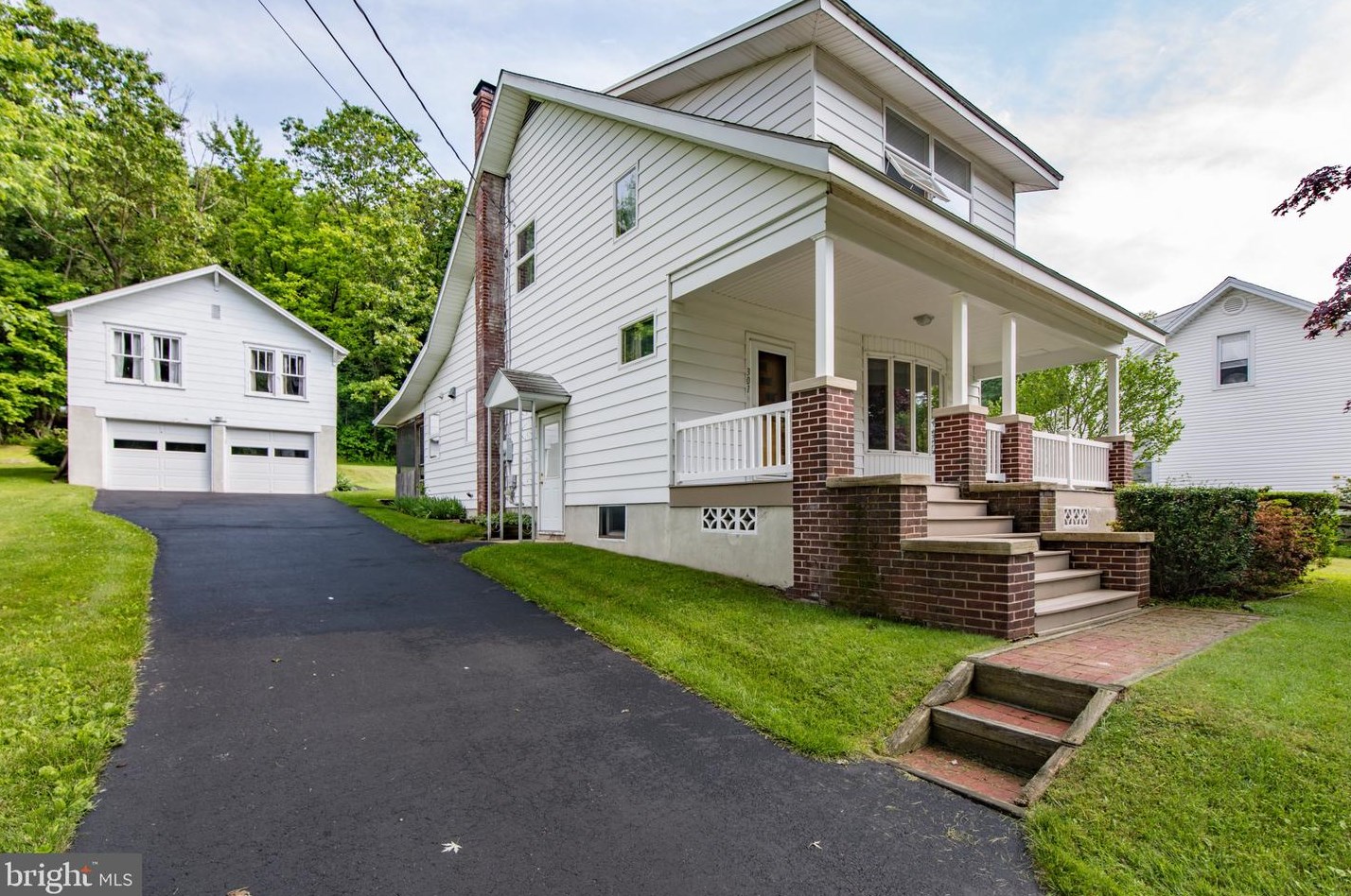 301 Owl Creek Rd, Hometown, PA 18252