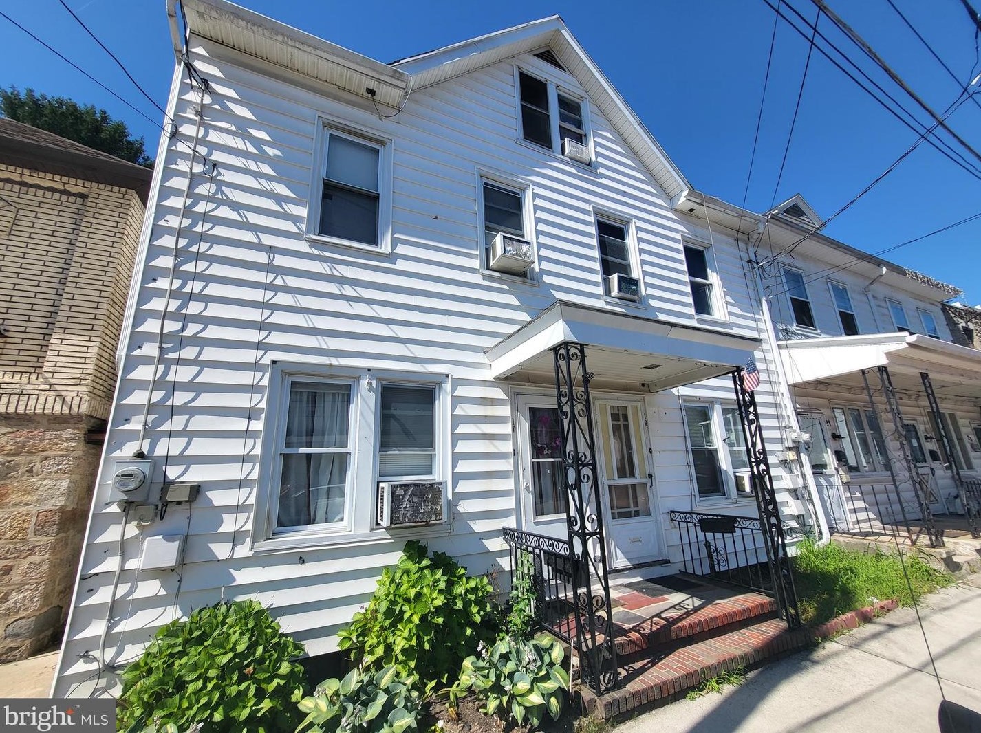 17 Macomb St, Kaska, PA 17959-1010