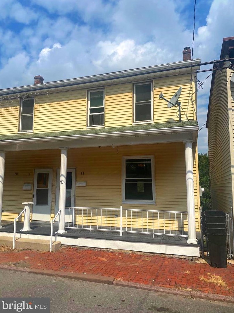 13 W Savory St, Primrose, PA 17901