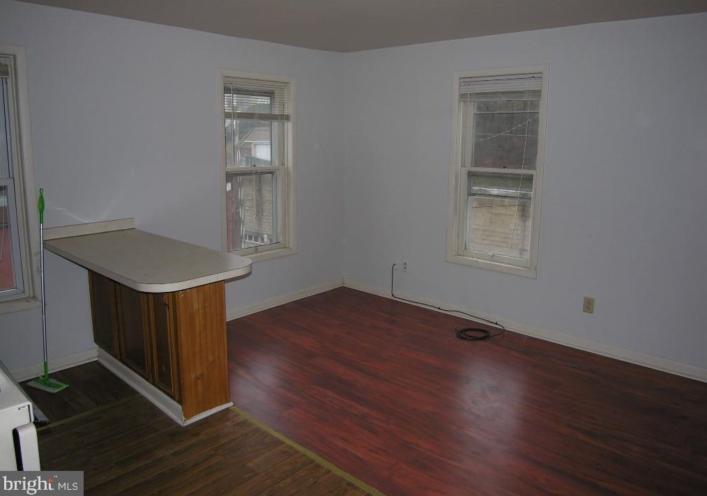326 W Broad St, Hometown, PA 18252