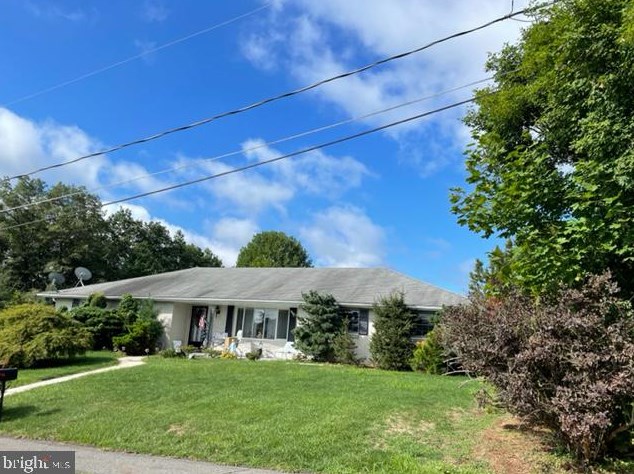 142 8th St, Frackville, PA 17931-1002