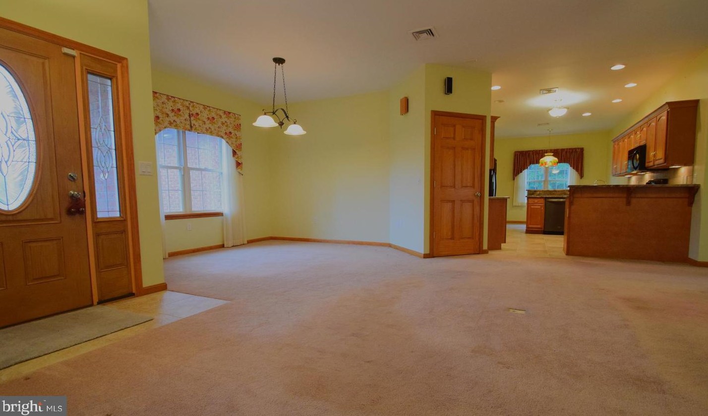 1 Hillside Dr, Lincoln Colliery, PA 17963