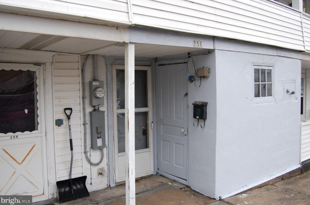 256 5th St, Coaldale, PA 18218-1412