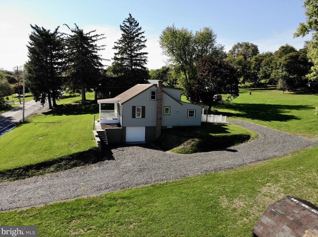 331 Sweet Arrow Lake Rd, Lincoln Colliery, PA 17963