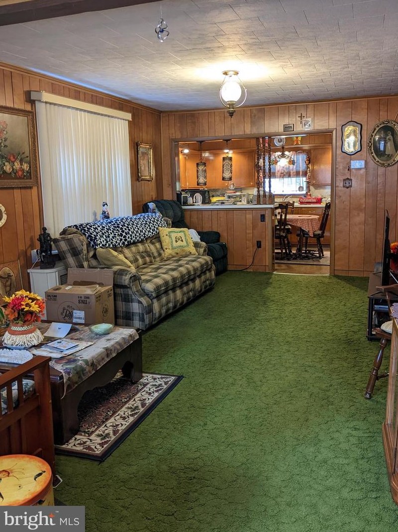 1586 W Market St, Primrose, PA 17901