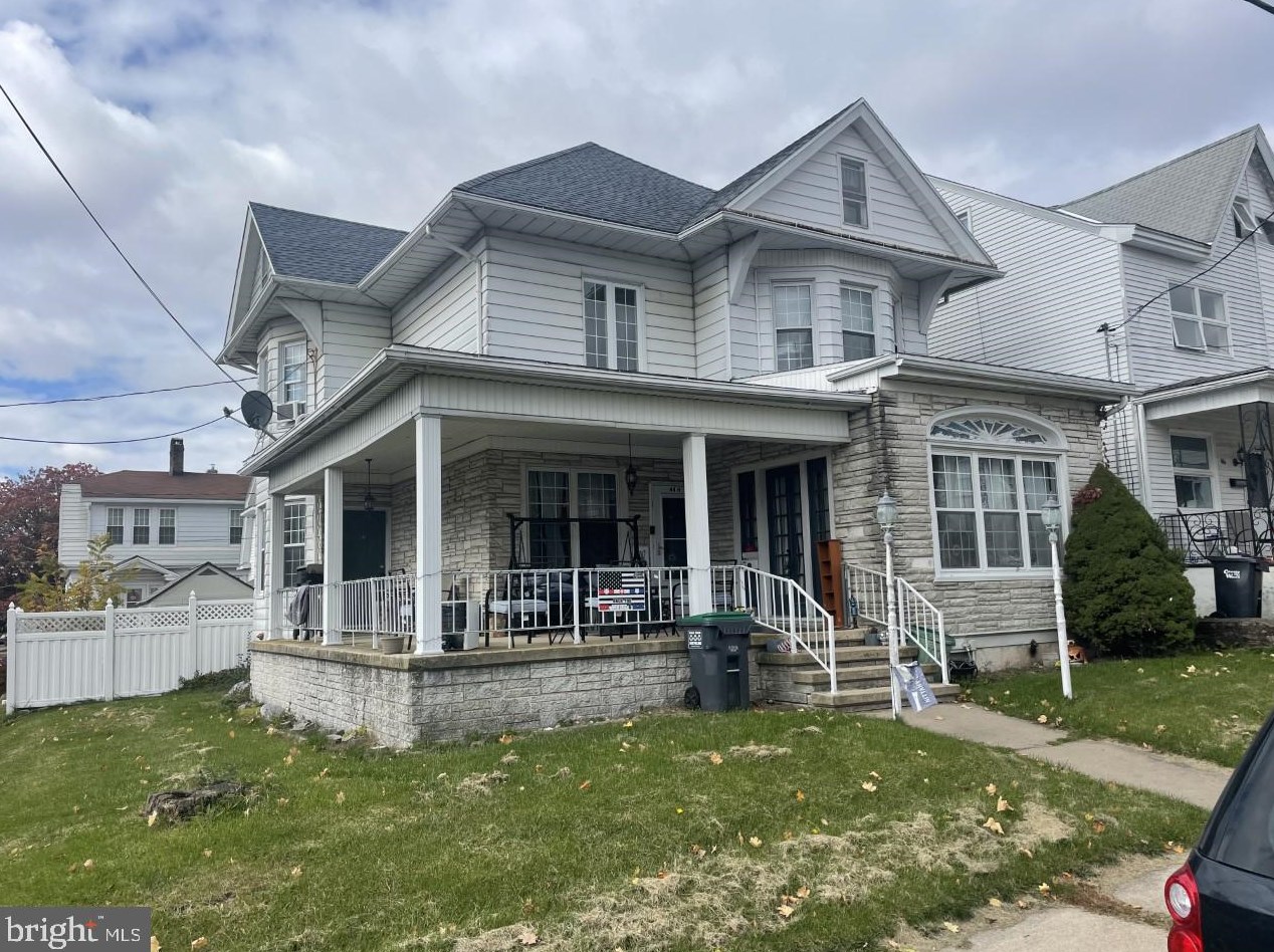 44 2nd St, Frackville, PA 17931-1630