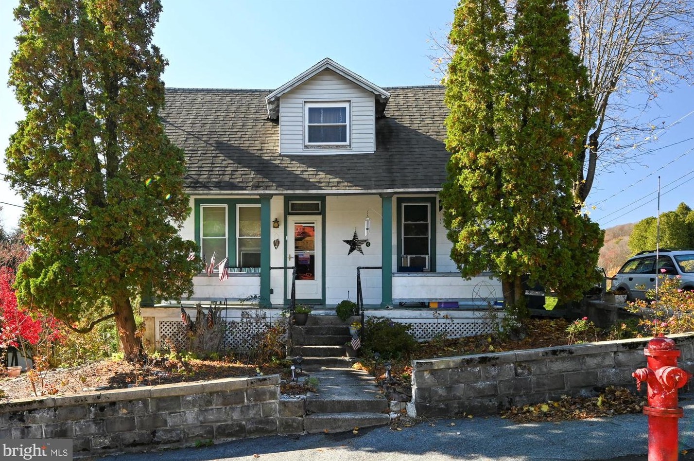 230 2nd St, Brommerstown, PA 17922-6011